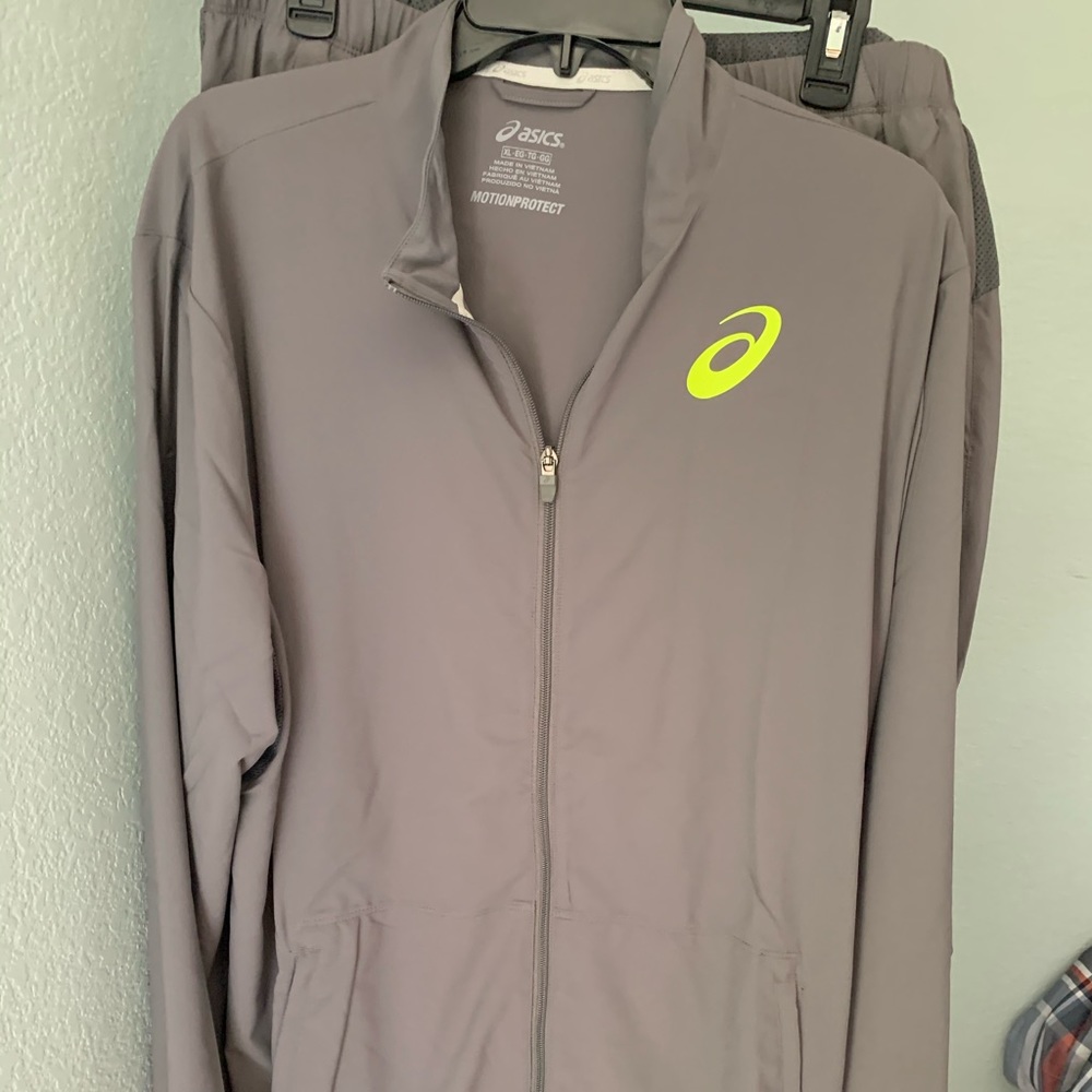 ASICS men’s track suit new with tags